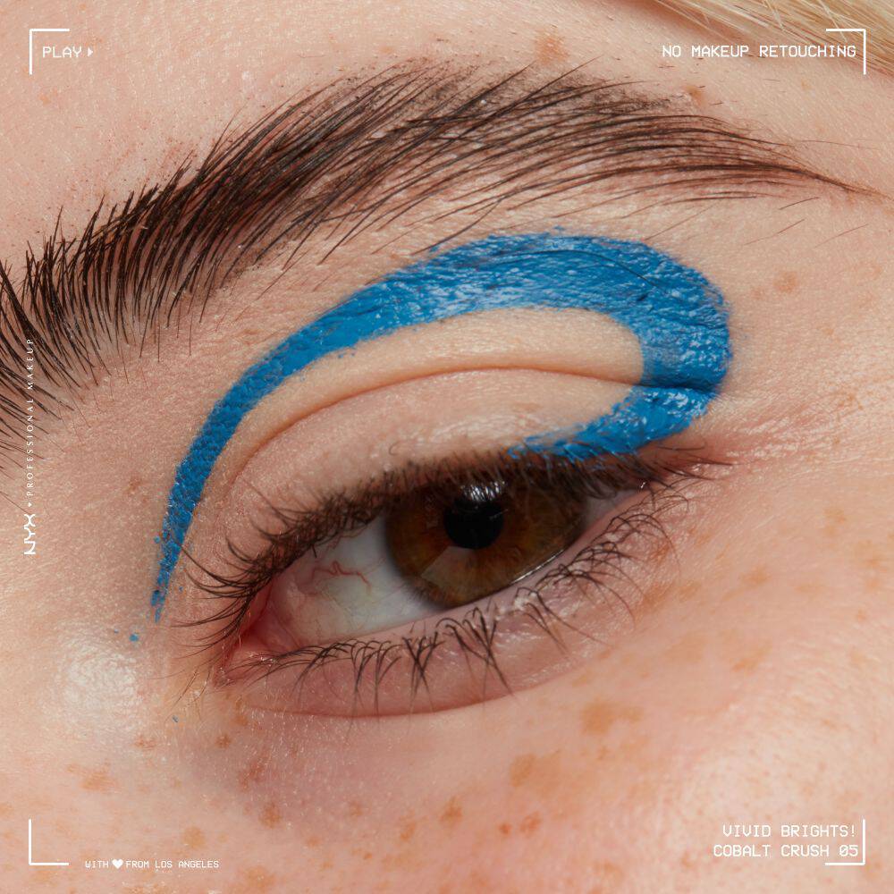 Abstraktes Grafisches Eyeliner Design auf dem Augenlid