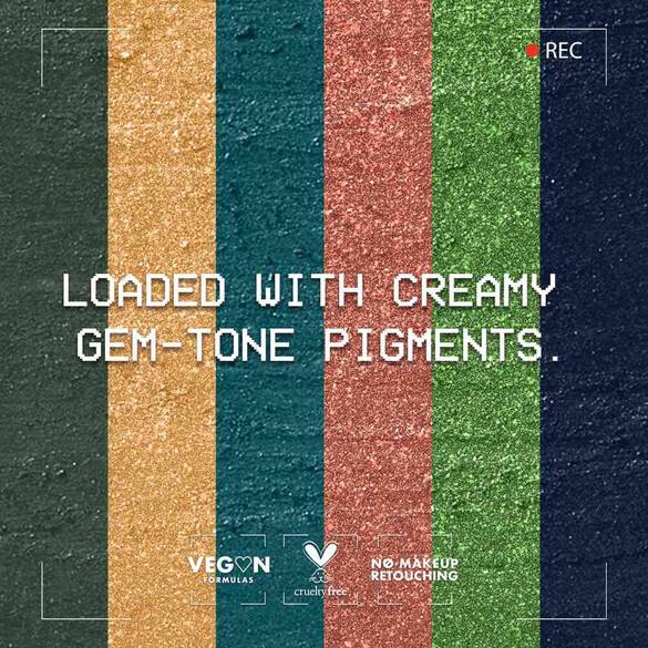 Bunte Streifen mit texturiertem Hintergrund, beschriftet mit \'Loaded with creamy gem-tone pigments.\'