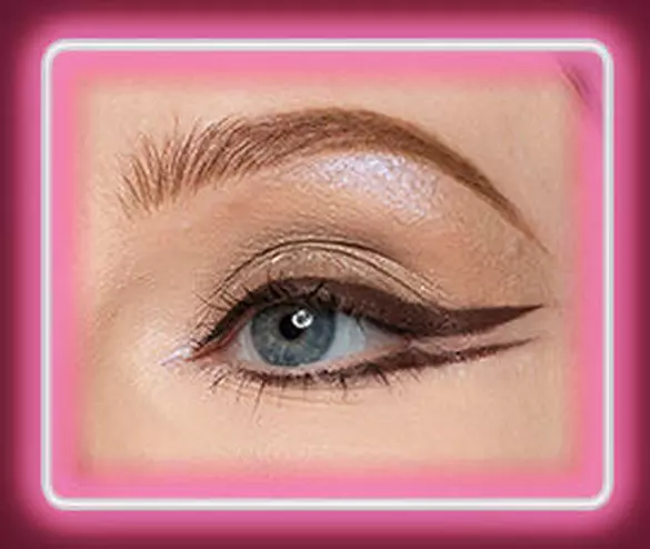 Close-up of an eye with NYX Professional Makeup Lid Lingerie Cream Eye Pigment in 06 Mocha Mesh used to line and define the eye