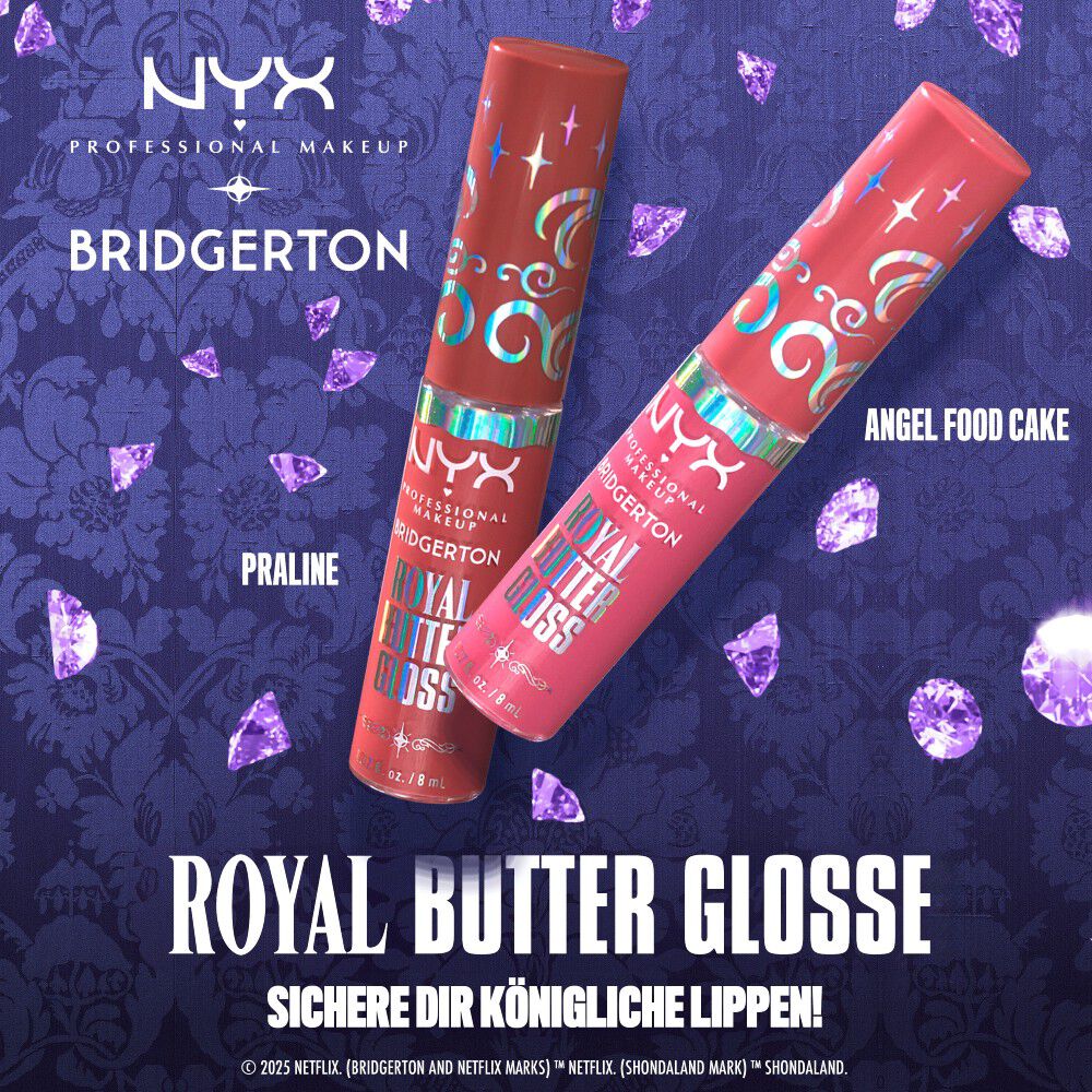 Zeigt zwei Tuben NYX Professional Makeup Bridgerton Royal Butter Gloss, eine in neutralem Braun und eine in einem rosigen Nude-Ton, vor einem lila Bridgerton-Hintergrund. Text: „SICHERE DIR KONIGLICHE LIPPEN!“
