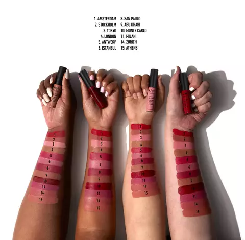 Vier Unterarme mit vier unterschiedlichen Hauttonen liegen nebeneinander und prasentieren die Farbnuancen der Soft Matte Lipcream von NYX Professional Makeup