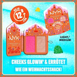 Zeigt drei „Buttermelt Face Palettes” und hebt hervor „CHEEKS GLOWIN' & ERROTET WIE EIN WEIHNACHTSSNACK!" zusammen mit einem Symbol fur „BIS ZU 12H HALT”. 01 Light/medium