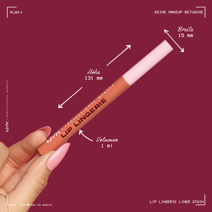 Das Bild zeigt eine Hand, die einen peachfarbenen "NYX Professional Makeup LIP LINGERIE" Liplinerstift. Der Stift ist diagonal ausgerichtet, und daneben sind Beschriftungen zu sehen, die seine Maße angeben.
