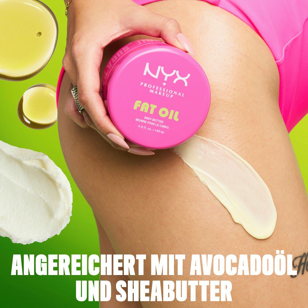 Die Anwendung der mit Avocadool und Sheabutter angereicherten Body Butter wird durch einen Swatch auf dem Bein eines Models gezeigt.
