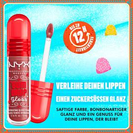 Nahaufnahme von NYX Professional Makeup Gum Drop Lip I.V. mit dem Slogan: „Verleihe deinen Lippen einen zuckersußen Glanz – halt 24 Stunden lang.“ Umgeben von Bonbonakzenten in der Farbe 01 Hydra Honey.