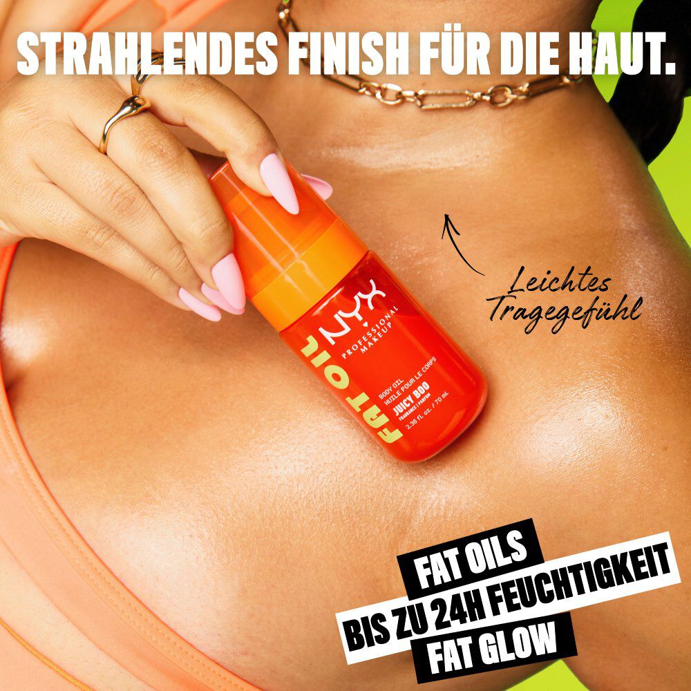 Ein Model prasentiert das NYX Juicy Boo Fat Oil Body Oil fur einen strahlenden Glow auf der Haut.