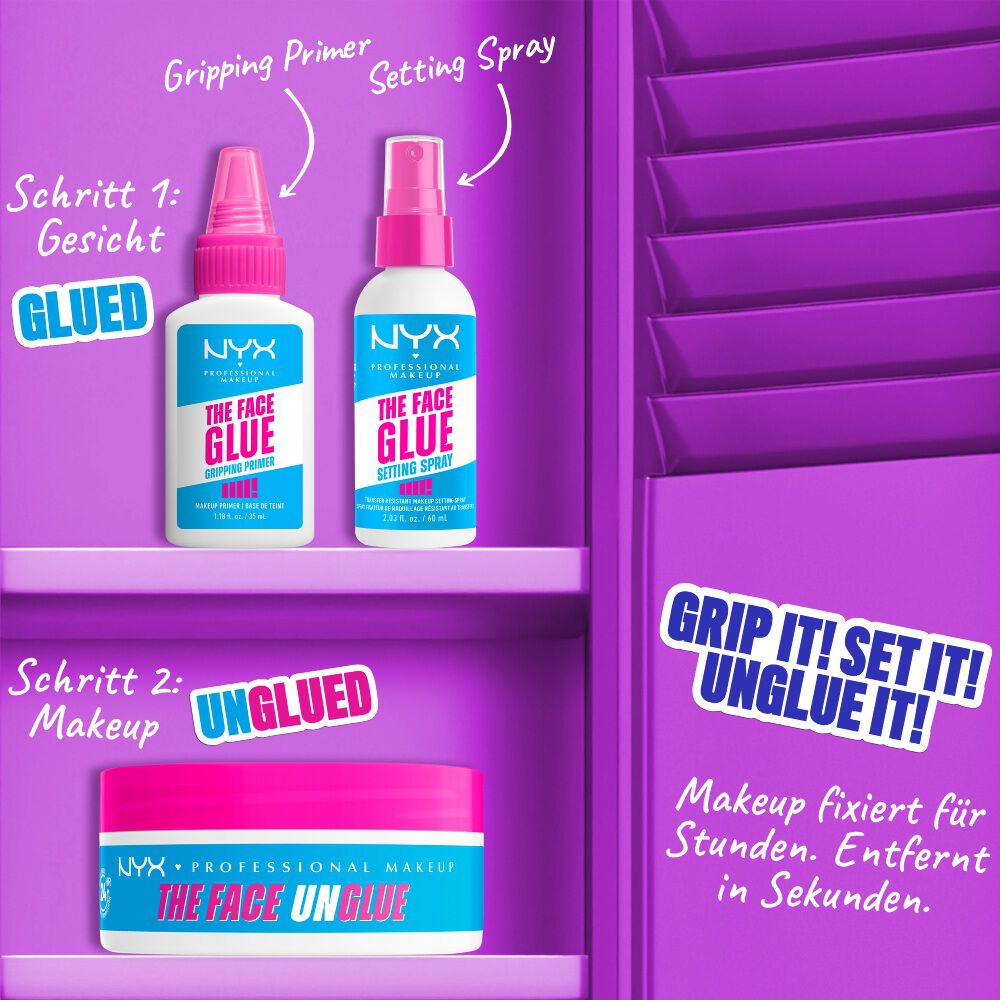 Gripping Primer und Setting Spray als Schritt 1 („Glued“) und Cleansing Balm als Schritt 2 („Unglued“) in einem lila Regal.