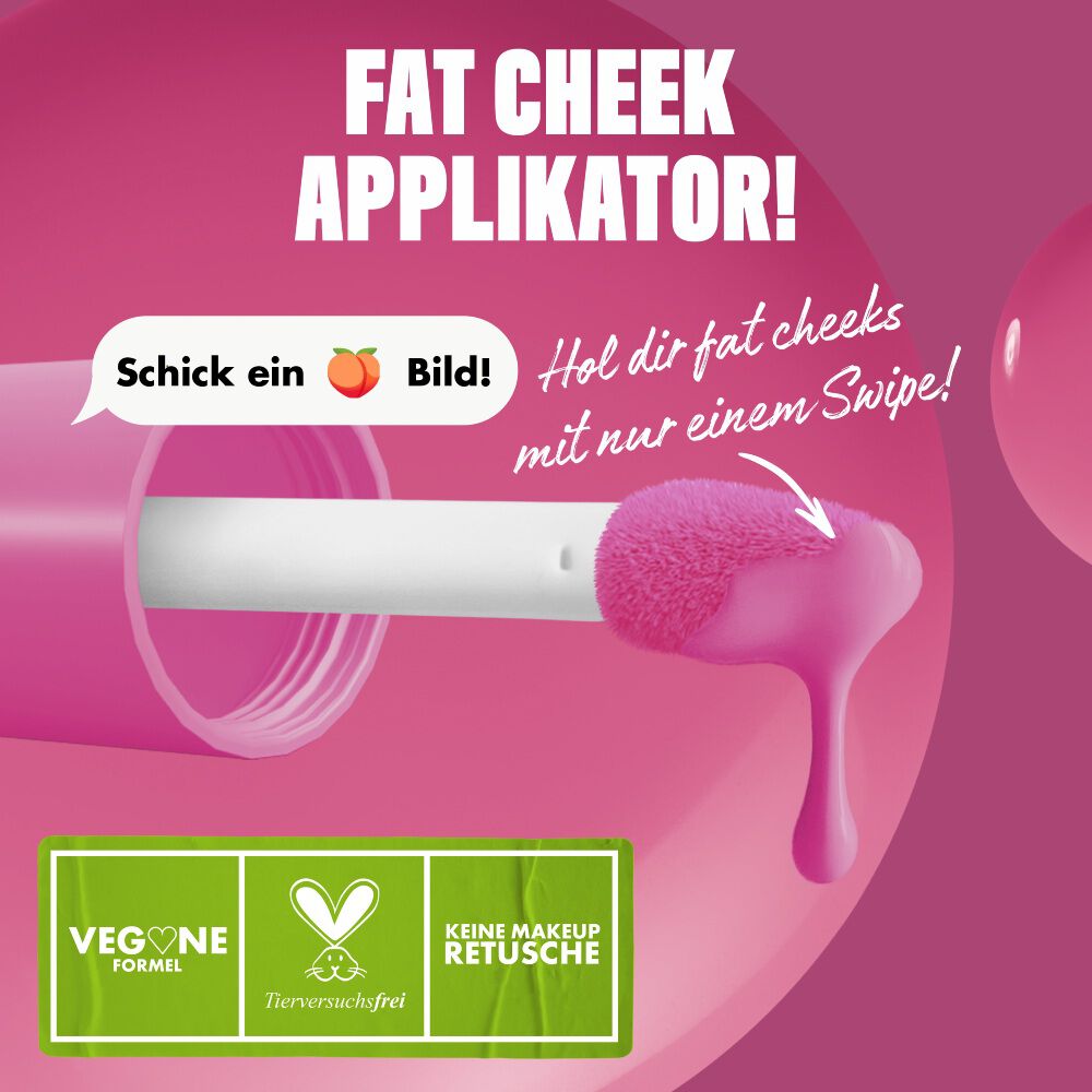 Nahaufnahme des Fat Cheeks Juicy Blush Applikators und den Vorteilen der Formel: vegan, tierversuchsfrei und keine Make-up-Retusche