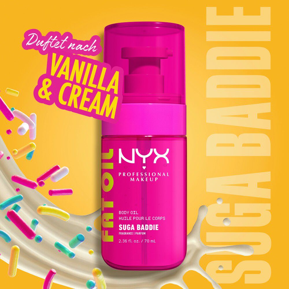 Das NYX Fat Oil Body Oil „Suga Baddie“ mit der Duftnote „Vanilla & Cream“ wird spielerisch inmitten von bunten Zuckerstreuseln und einem Cremesplash vor gelbem Hintergrund prasentiert.