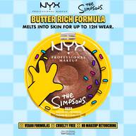NYX x The Simpsons Highlighter mit Fokus auf die Formel und den Hinweis auf eine tierversuchsfreie Herstellung vor blau-weiß kariertem Hintergrund.