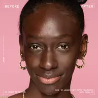 Vorher-Nachher-Bild vom Gesicht einer lachelnden Person mit und ohne Make 'Em Wonder Foundation