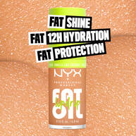 Eine Darstellung des NYX Lippenols hebt die Vorteile „Fat Glanz“, „Fat Feuchtigkeit“ und „Fat Pflege“ hervor.