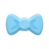 Detailansicht des hellblauen, schleifenformigen Make-up-Schwamms Maggie Simpson Bow von NYX Professional Makeup auf weißem Hintergrund.