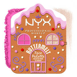 Zeigt eine einzelne „Buttermelt Face Palette” (eine Kompaktpuderdose in Form eines Lebkuchenhauses) neben einem kleinen Farbmuster ihres Inhalts in der Shade 01 Light/Medium.