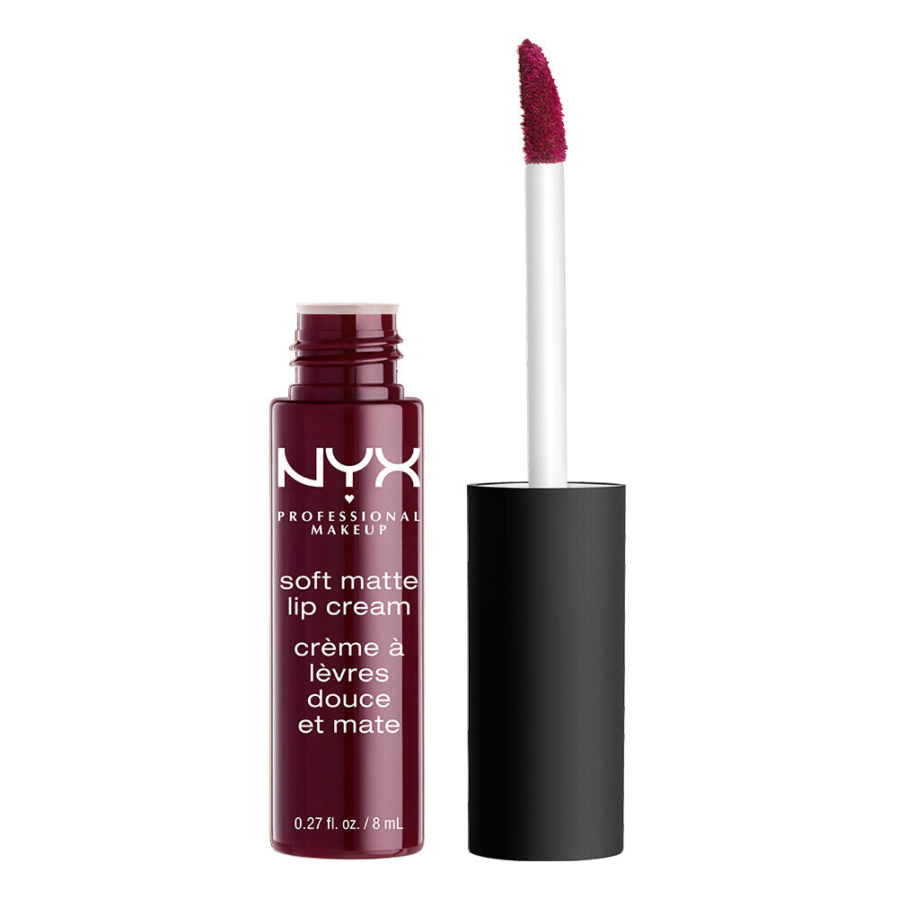 Die Soft Matte Lipcream von NYX Professional Makeup ist geoffnet und der Applikator steht neben der Lippencreme-Flasche