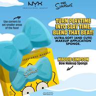 Eine Grafik fur den Maggie Simpson Bow Makeup Sponge mit Slogans und Anwendungshinweisen vor einem comicartigen Wolkenhimmel.