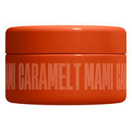 Die geschlossene Ansicht des orangefarbenen NYX Fat Oil Body Butter Tiegels der Sorte „Caramelt Mami“.