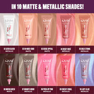 Eine Produktubersicht zeigt die zehn matten und metallischen Shades des NYX Lid Lingerie Eye Pigments in Tubenform mit den jeweiligen Farbswatches.